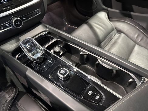 Used 2023 Volvo V60 B5 Cross Country Ultimate w/ Climate Package image 18