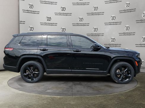 Used 2023 Jeep Grand Cherokee L Laredo AWD/4WD image 6