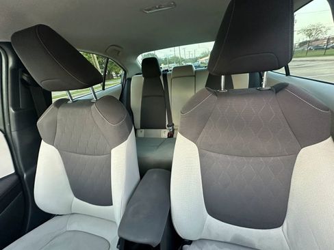 Used 2021 Toyota Corolla LE image 12