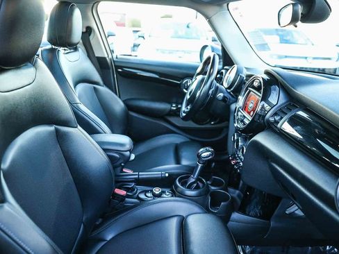 Used 2019 MINI Cooper S image 25