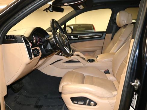 Used 2020 Porsche Cayenne image 12