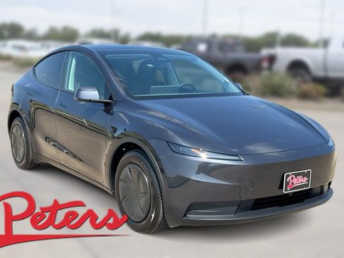 Used 2026 Tesla Model Y AWD image 1