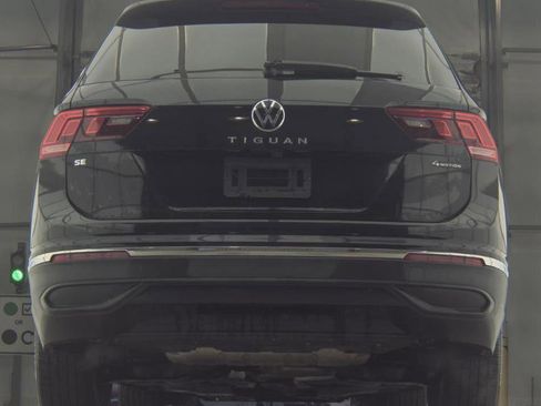 Used 2022 Volkswagen Tiguan SE image 2
