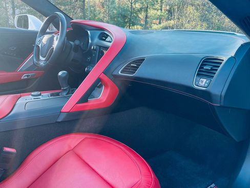 Used 2015 Chevrolet Corvette Z06 w/ 3LZ Preferred Equipment Group image 35