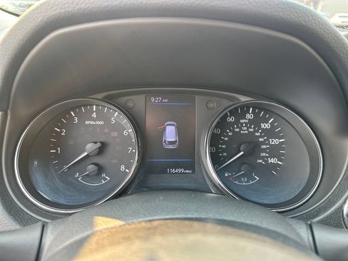 Used 2018 Nissan Rogue SV AWD/4WD image 21