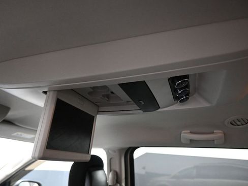 Used 2016 Dodge Grand Caravan SXT w/ Rear Park Assist Package image 29