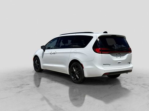 Used 2026 Chrysler Pacifica Limited w/ S Appearance Package AWD/4WD image 4