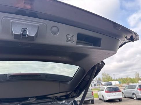 Used 2018 Chevrolet Equinox Premier FWD image 30