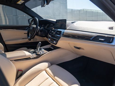 Used 2018 BMW 530i w/ Premium Package RWD image 24