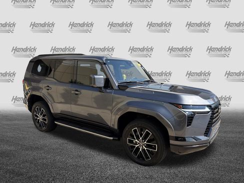 Used 2025 Lexus GX 550 w/ Cold Area Package AWD/4WD image 2