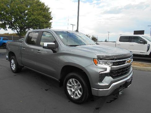Used 2023 Chevrolet Silverado 1500 LT AWD/4WD image 2