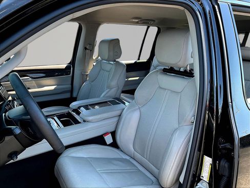 Used 2022 Jeep Wagoneer Series III AWD/4WD image 21