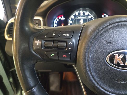 Used 2017 Kia Sorento SX image 17