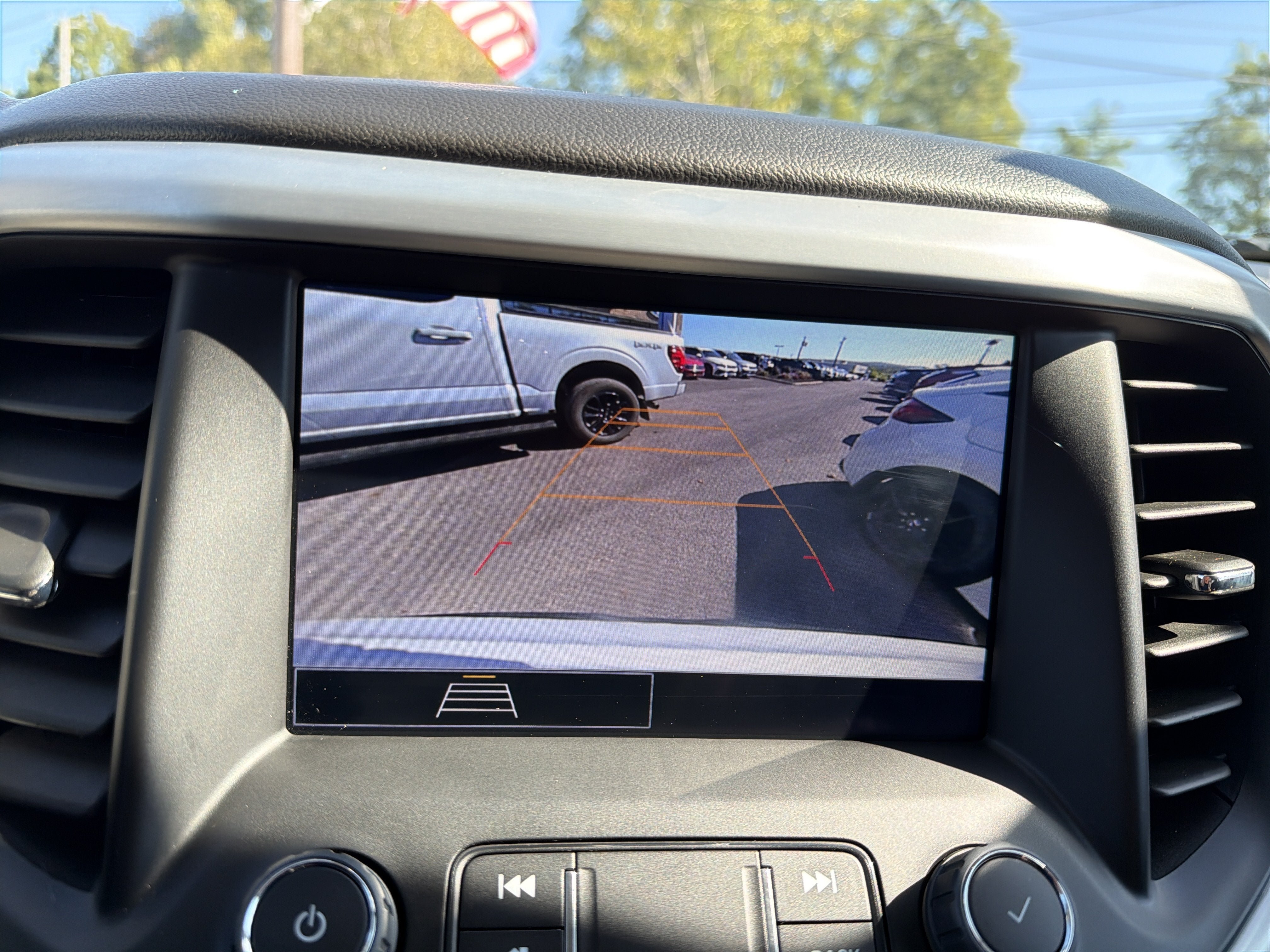 Used 2023 GMC Acadia SLE w/ Driver Convenience Package AWD/4WD image 30