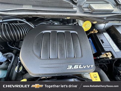 Used 2018 Dodge Grand Caravan SE w/ UConnect Hands-Free Group image 32