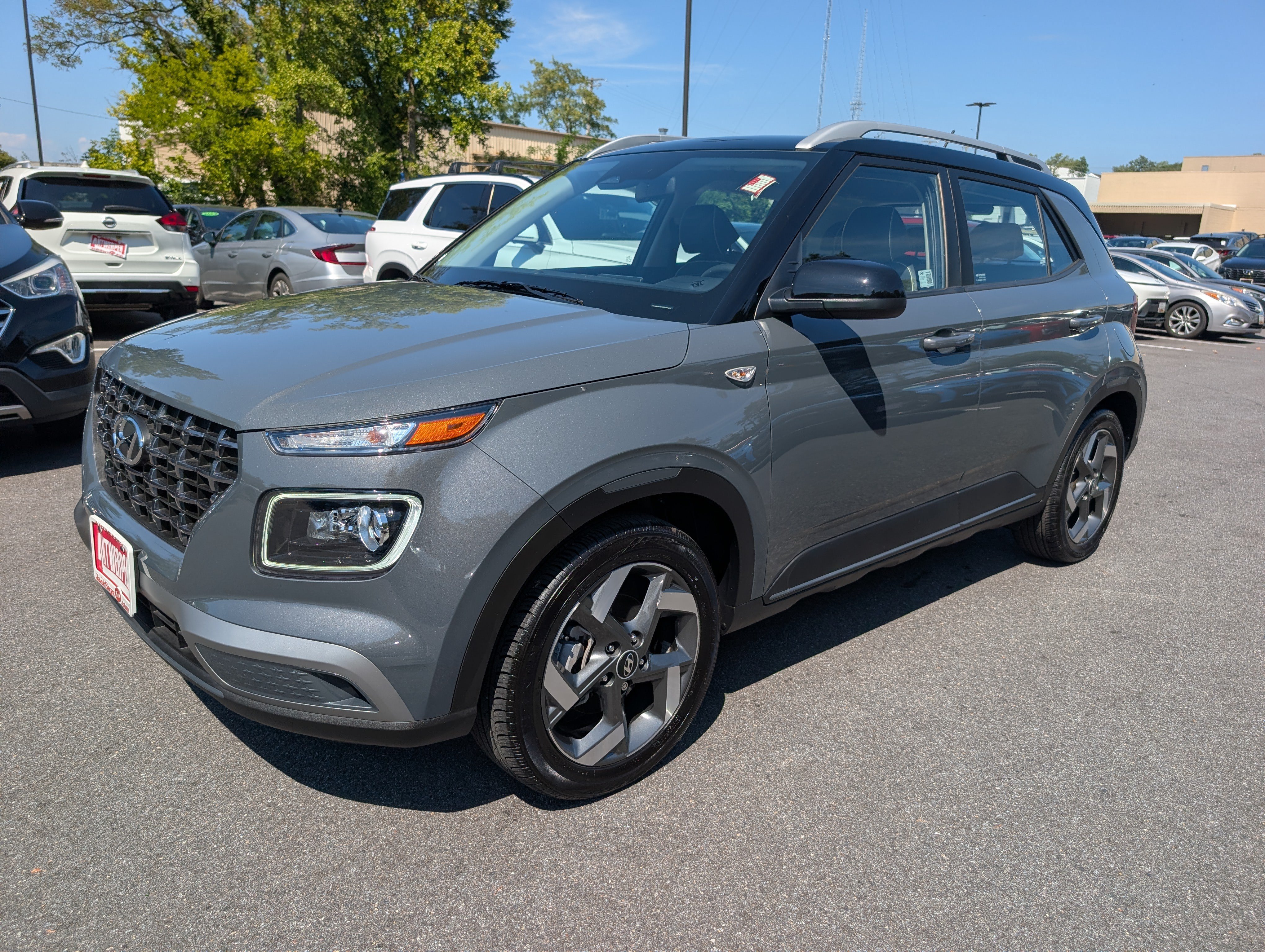 Used 2025 Hyundai Venue Limited FWD image 7