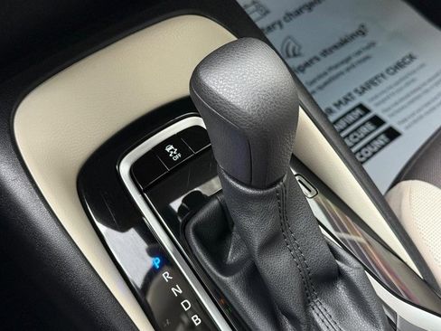 Used 2025 Toyota Corolla LE image 26