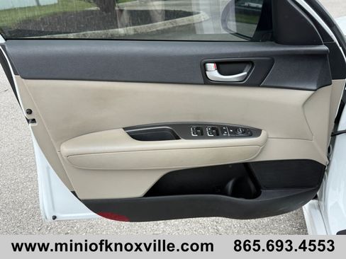 Used 2018 Kia Optima LX w/ 17" Alloy Wheels Package FWD image 12