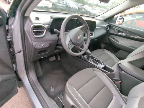 Used 2025 Chevrolet TrailBlazer LT FWD image 7
