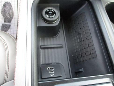 New 2025 Ford Expedition Max Active image 16