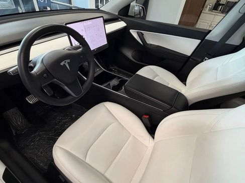 Used 2020 Tesla Model Y Long Range image 13