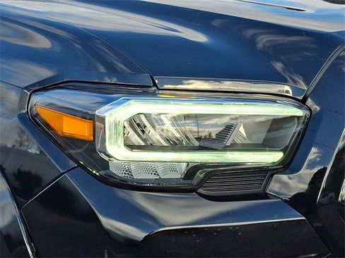Certified 2021 Toyota Tacoma Limited image 9