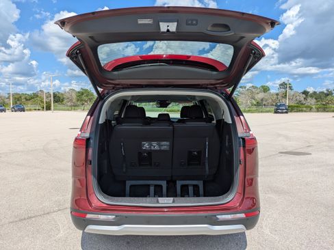 Certified 2024 Kia Carnival EX FWD image 31