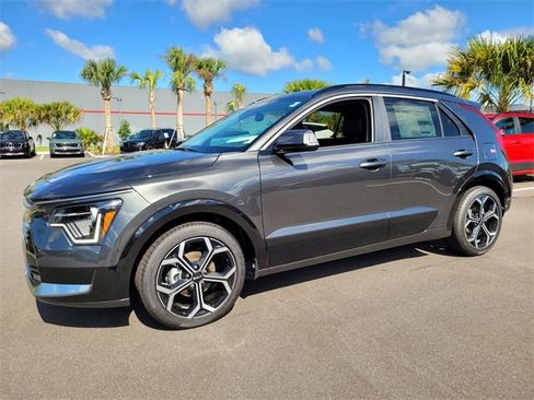 New 2025 Kia Niro EX Touring image 3