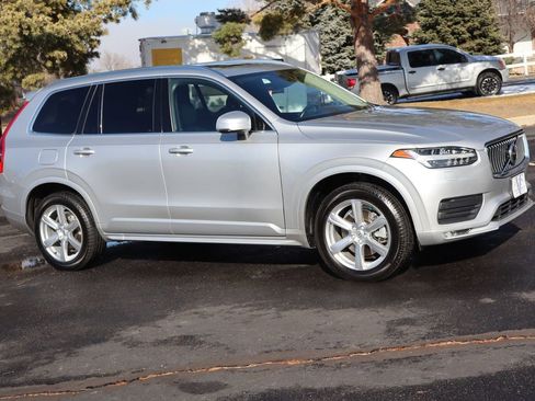 Used 2020 Volvo XC90 T6 Momentum image 2