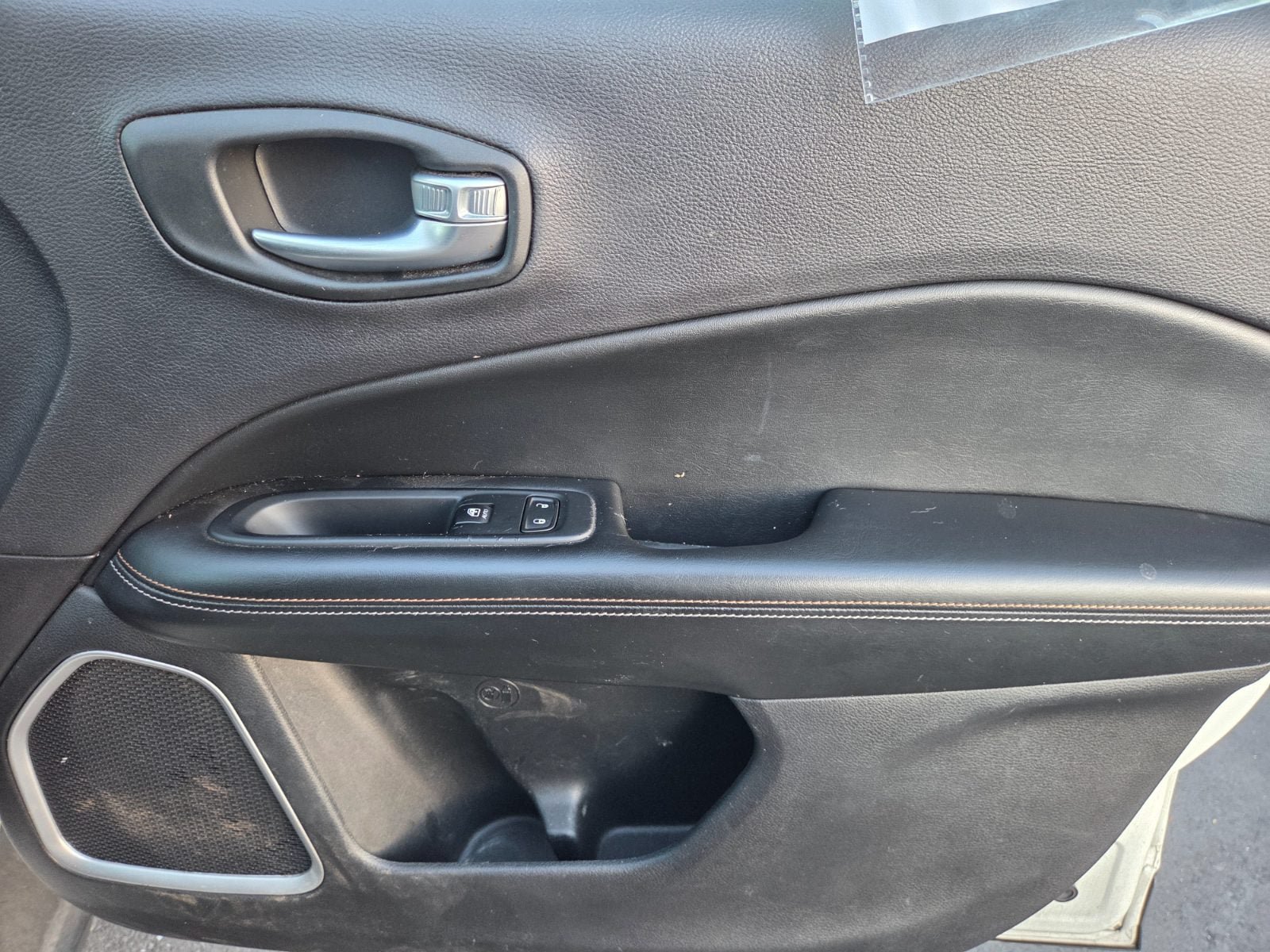 Used 2018 Jeep Compass Sport FWD image 12