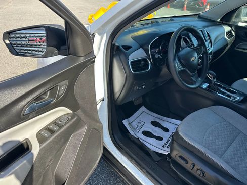 Used 2022 Chevrolet Equinox LS w/ LS Convenience Package image 22