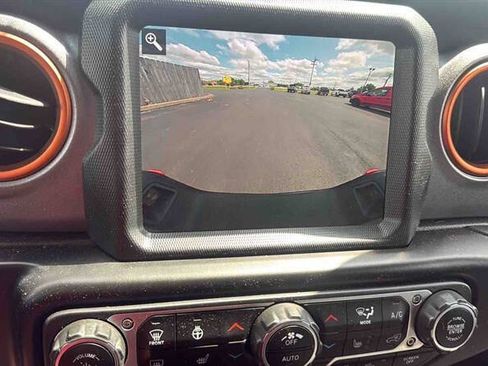 Used 2021 Jeep Gladiator Mojave AWD/4WD image 18