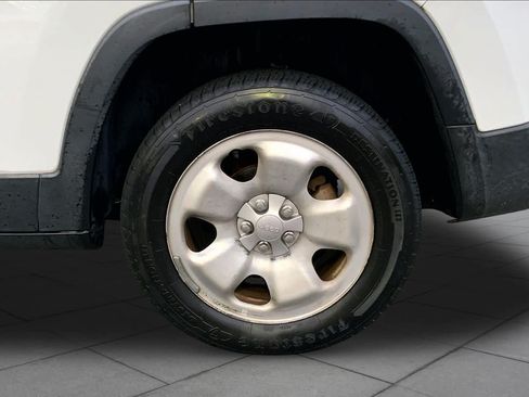Used 2014 Jeep Cherokee Sport FWD image 11