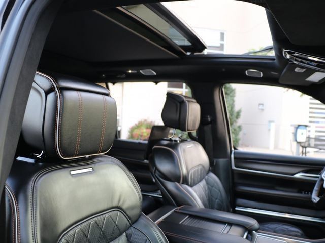Used 2023 Jeep Grand Wagoneer Series III w/ Rear Seat Video Group 1 AWD/4WD image 10