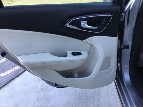 Used 2016 Chrysler 200 Limited image 13