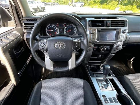 Used 2017 Toyota 4Runner SR5 AWD/4WD image 17