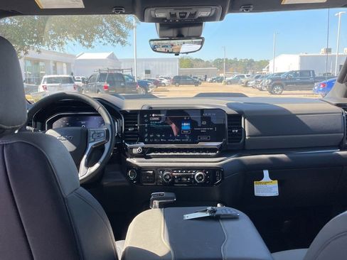 Used 2025 Chevrolet Silverado 1500 ZR2 w/ Technology Package image 8