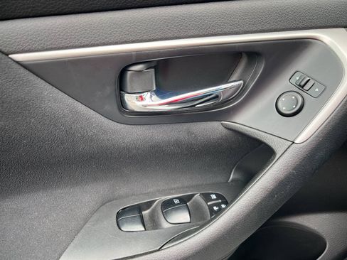 Used 2015 Nissan Altima 2.5 S w/ Power Driver Seat Package FWD image 18