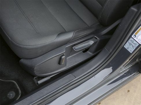 Used 2019 Volkswagen e-Golf SE w/ Driver Assistance Package image 13