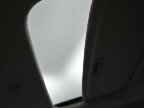 Certified 2024 Hyundai Venue SEL FWD image 18