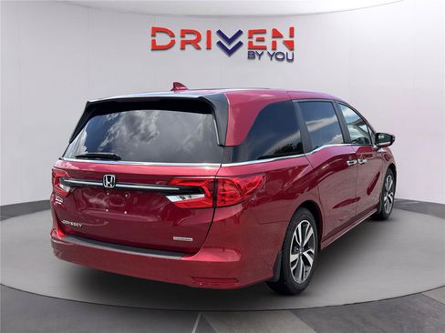 Used 2024 Honda Odyssey Touring image 4