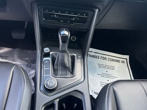 Used 2022 Volkswagen Tiguan SE w/ Panoramic Sunroof Package image 23
