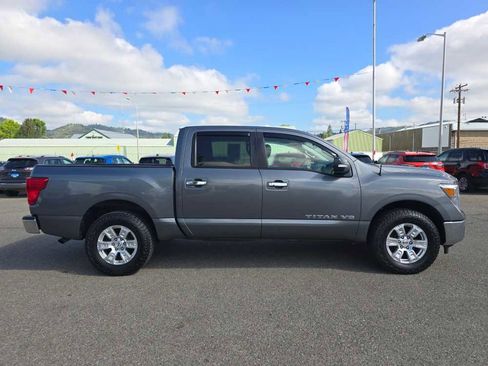 Used 2019 Nissan Titan SV AWD/4WD image 6