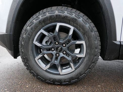 New 2026 Chevrolet Equinox ACTIV w/ Convenience Package III AWD/4WD image 3
