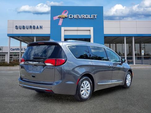 Used 2019 Chrysler Pacifica Touring-L FWD image 5