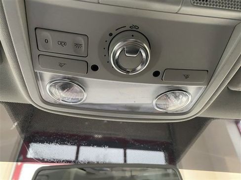 Used 2017 Volkswagen Jetta SE image 18