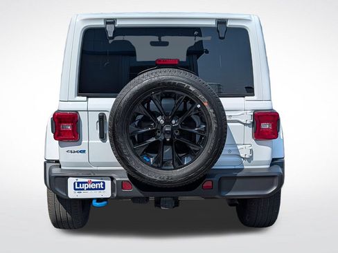 Used 2023 Jeep Wrangler Unlimited Sahara w/ Cold Weather Group AWD/4WD image 5