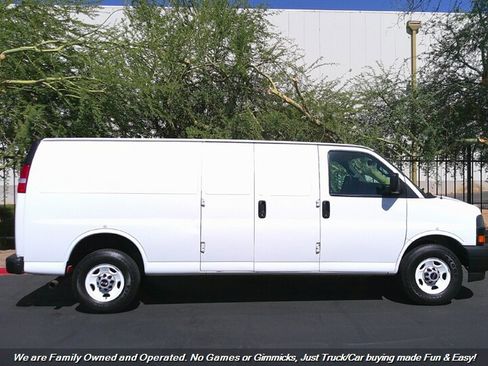Used 2019 GMC Savana 2500 Extended w/ Driver Convenience Package image 6