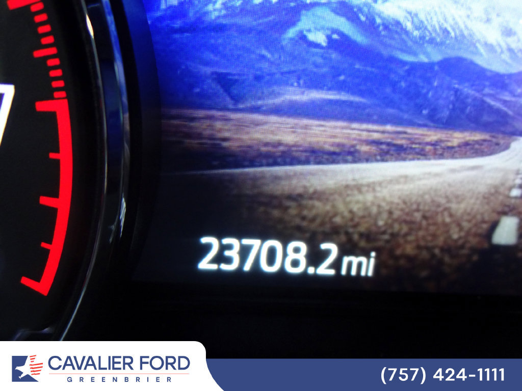 Used 2022 Ford Explorer XLT w/ Equipment Group 202A AWD/4WD image 9