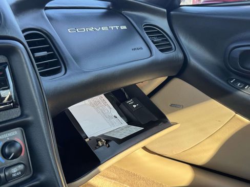 Used 2004 Chevrolet Corvette Coupe w/ Roof Package image 28